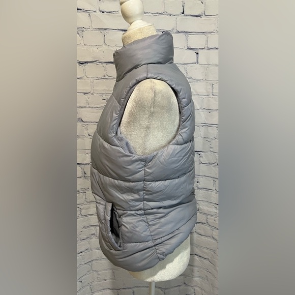 Old Navy gray puffer vest size small - Picture 3 of 6